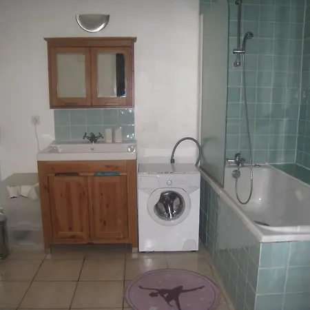Rue Saint Francois De Paule Apartment